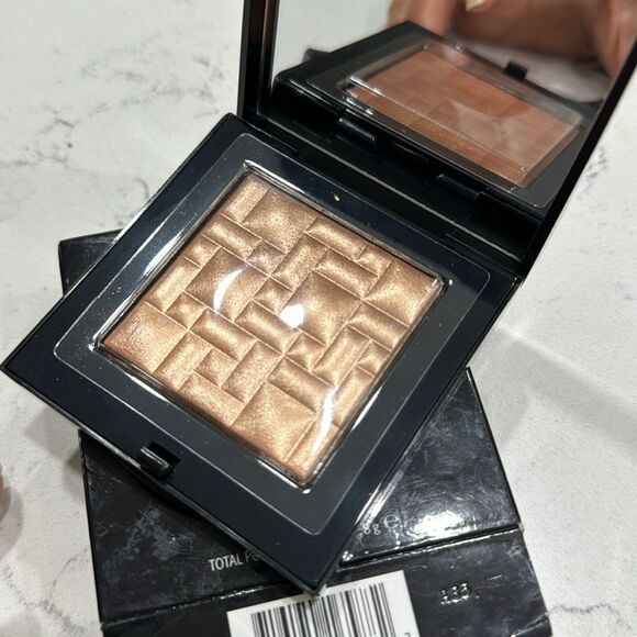 Bobbi Brown Highlighting Powder Pearl-infused illuminator in Bronze Glow (NIB) - Picture 7 of 7